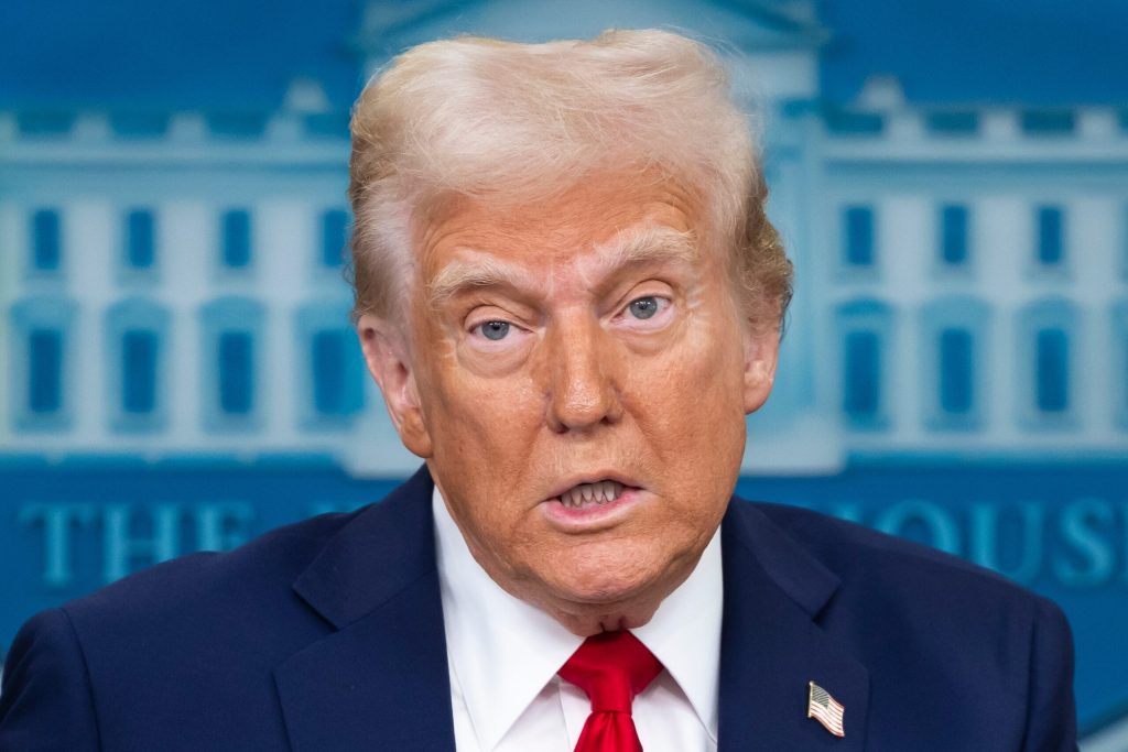 Trump urges direct talks as Kremlin downplays Zelensky summit