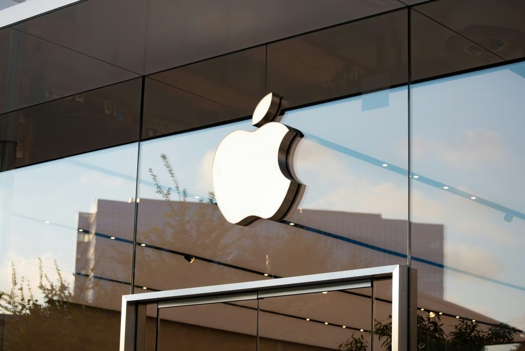 Apple Ends Fiscal Year with Record Profits